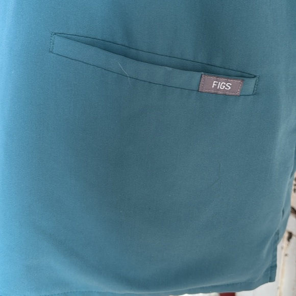 FIGS v-neck short sleeve two front pocket scrub shirt in a blue green color - Picture 5 of 16